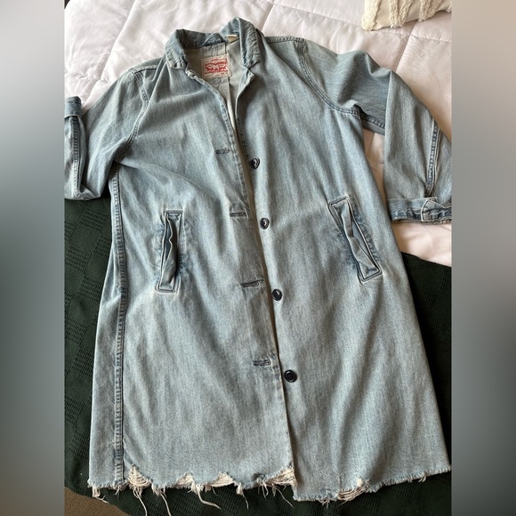 Levi Strauss & Co Women's Oversized Denim Jacket Vintage Levi's Coat Size Medium - Picture 1 of 5